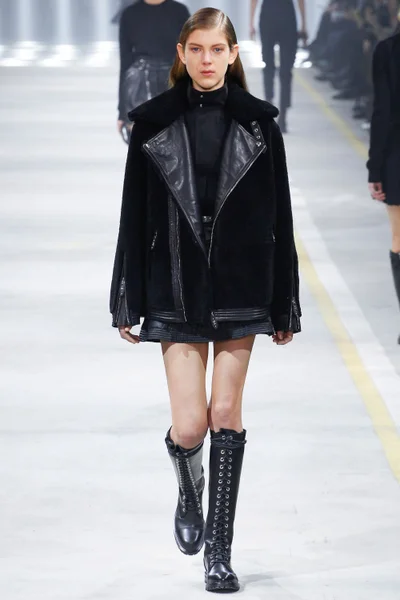 Look 15